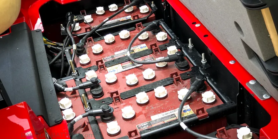 How to maintain dry cell automotive batteries effectively?